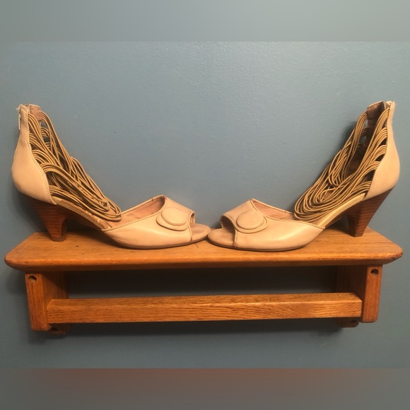 Miz Mooz low heel, nude colour, elastic straps with cute button on toe - Picture 1 of 8